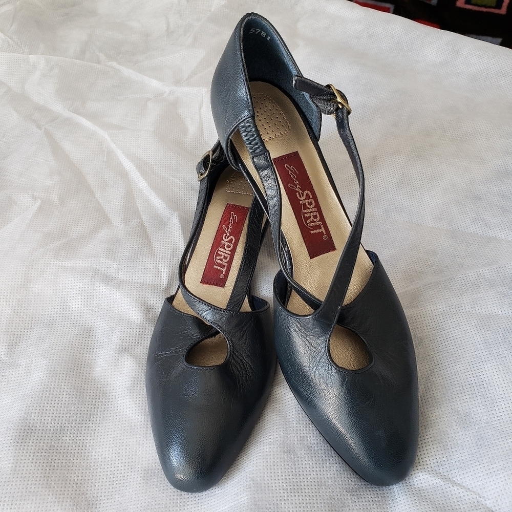 Easy Spirit Blue Almond Toe Block Heel Women's Dress Shoes Size 5 1/2 NWOT